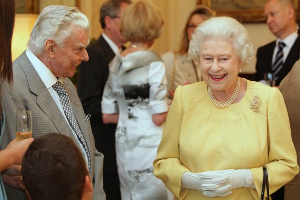 Bart Cummings with Queen Elizabeth II at a lunch in Canberra in 2011.