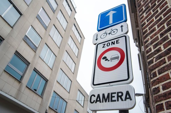 A warning sign for a low-emission zone in Ghent.
