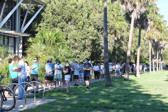 Northern beaches residents queue at the pop-up clinic in Avalon on Friday morning. 