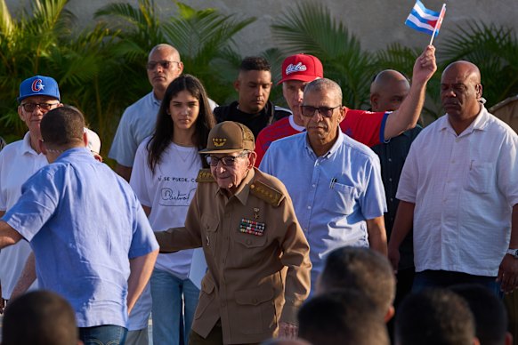 L'ex presidente cubano Raul Castro, 94 anni, arriva a un raduno per la Giornata Internazionale dei Lavoratori a L'Avana il 1° maggio 2026.