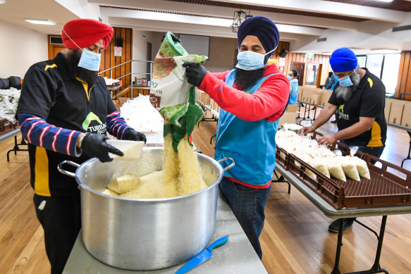 Turbans 4 Australia pack hundreds of hampers in local halls in Harris Park and Liverpool each weekend for international students who have found themselves jobless during the COVID-19 pandemic. 