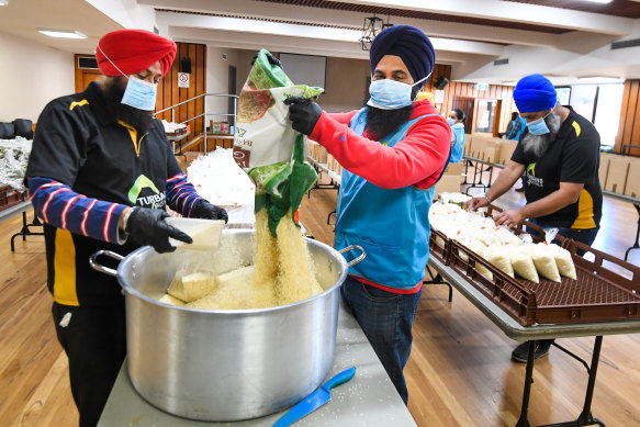 Turbans 4 Australia pack hundreds of hampers in local halls in Harris Park and Liverpool each weekend.