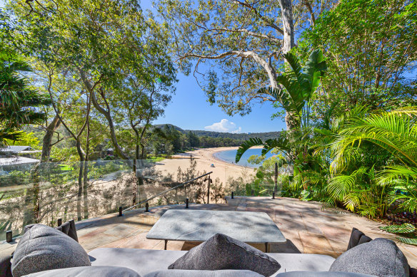 The Pearl Beach home of Robert and Estelle Tsenin is set at the end of the beach with a north-facing aspect.