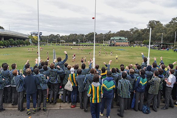 The APS competition is regarded as one of Australia's top junior football competitions.