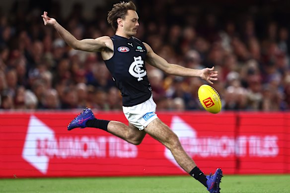 Carlton’s Matt Carroll on the run.
