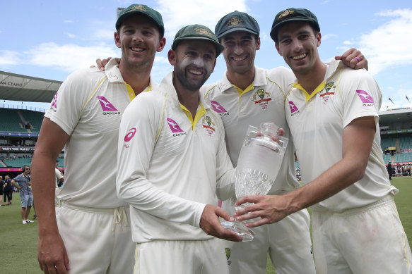 Josh Hazlewood, Nathan Lyon, Mitch Starc and Pat Cummins after the 4-0 series win in 2017-18.