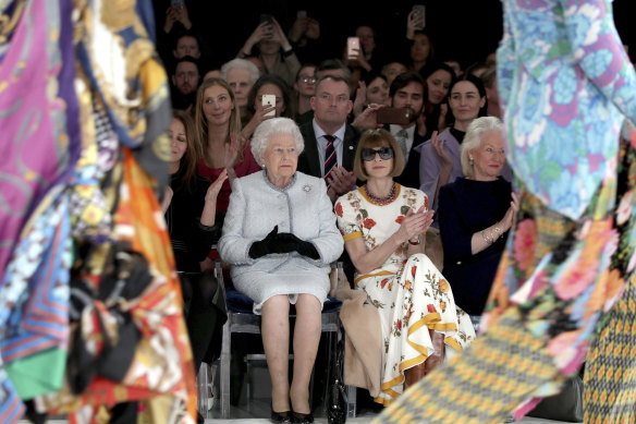 The Queen with Vogue editor Anna Wintour at Richard Quinn’s runway show in 2018, before presenting him with the Elizabeth II Award for British Design.