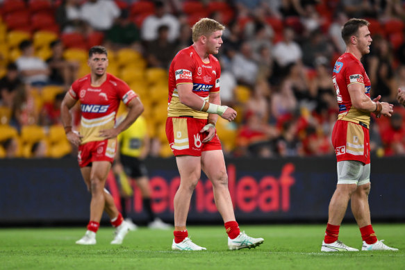 Flegler leaves the field against the Wests Tigers with a shoulder injury.