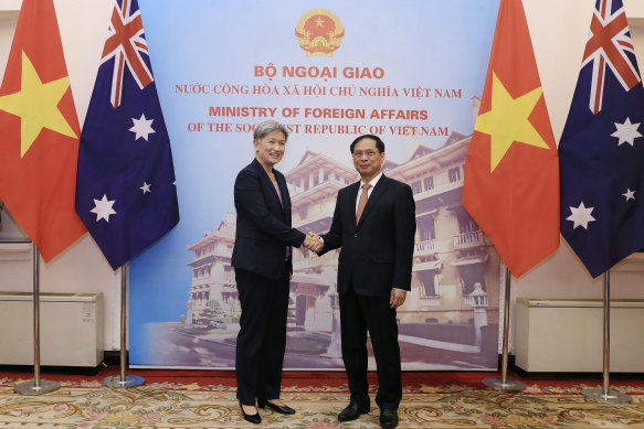 Penny Wong shakes hands with Vietnamese Foreign Minister Bui Thanh Son in Hanoi on Monday.