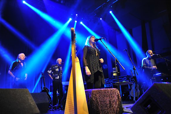 Clannad se convirtió en una de las bandas irlandesas más influyentes de la historia, realizó giras por el mundo y ganó premios Grammy y BAFTA.