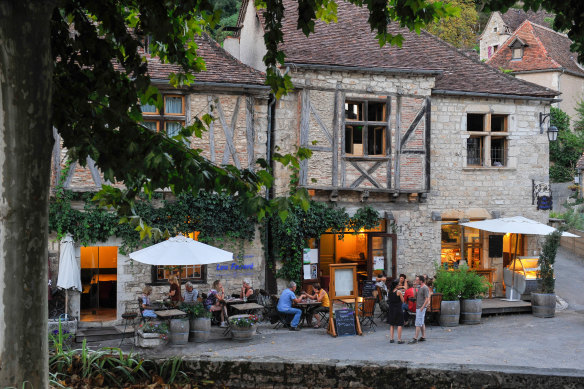 A cafe in Saint-Cirq-Lapopie.