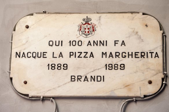 A commemorative plaque at Pizzeria Brandi.