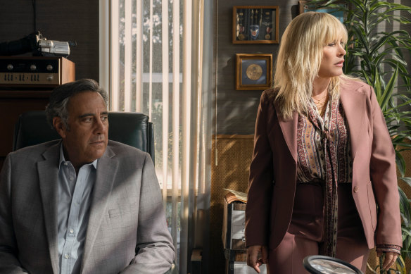 Brad Garrett plays failing private eye Bruce Harvey, who is convinced by Peggy (Patricia Arquette) that she’d make a good detective.