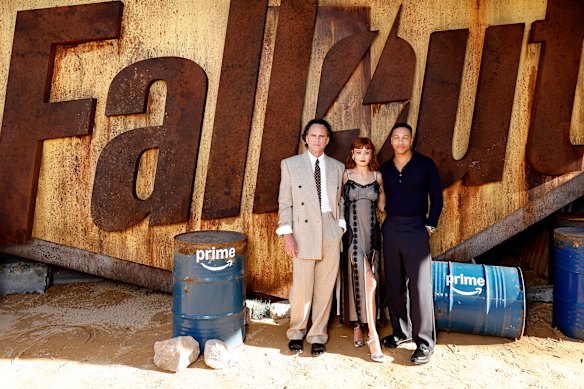 Walton Goggins, Ella Purnell e Aaron Moten na exibição especial da segunda temporada de Fallout no Hoyts Entertainment Quarter em Sydney.