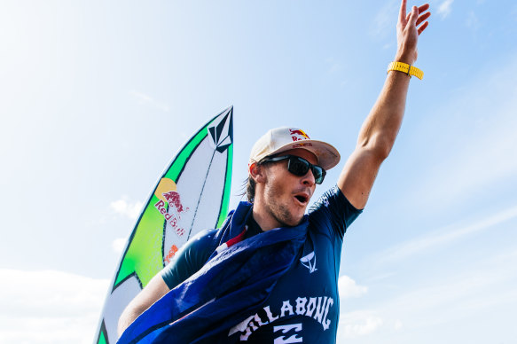 Billabong sponsorship top