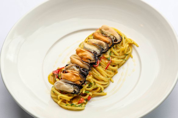 Spaghetti with mussels.