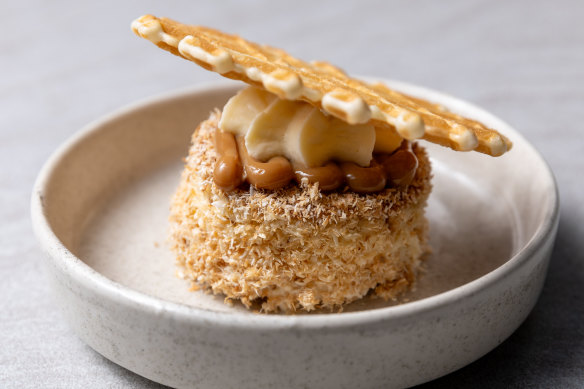 Coconut sponge, oblea (wafer), coconut diplomat cream and dulce de leche.