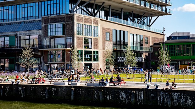 Build it and they will come… the quay in front of FENIX 1.