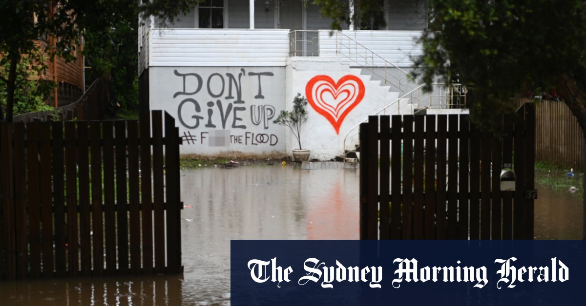 Lismore CBD residents told to evacuate as floodwaters rise