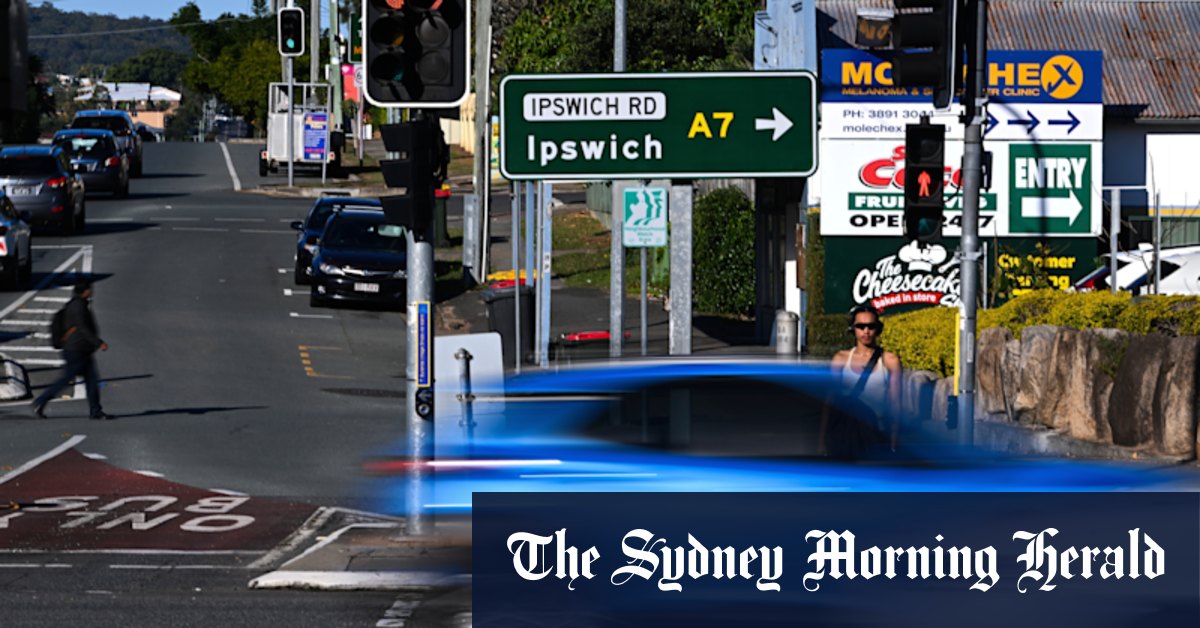 Turn left at red lights? Push to resurrect road rule in Brisbane