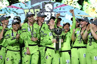Sydney Thunder celebrate the 2020 WBBL title.