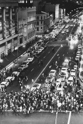 Traffic and shoppers at the corner of Park and George Streets.