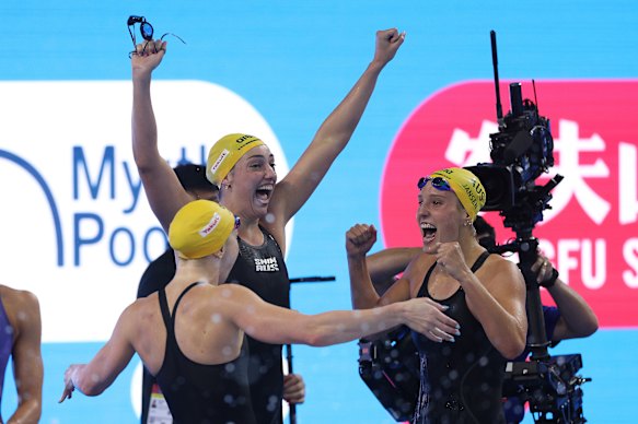 Mollie O’Callaghan, Meg Harris and Milla Jansen celebrate. 
