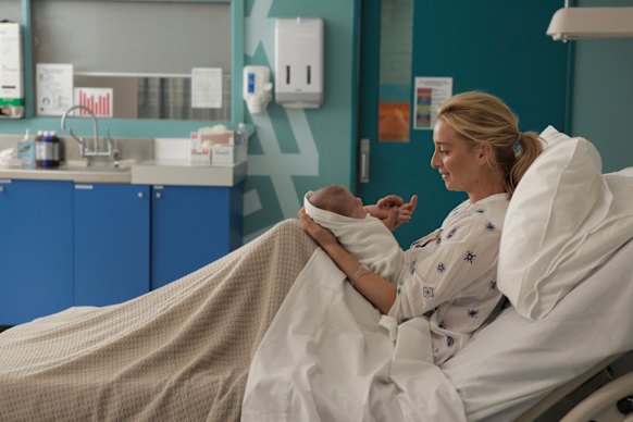 Asher Keddie as Nina Proudman in the 2013 finale of Offspring.