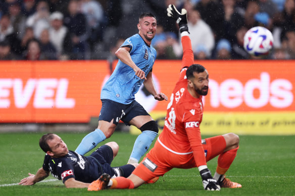 Robert Mak opens the scoring for Sydney FC - the first A-League goal at the new Allianz Stadium.