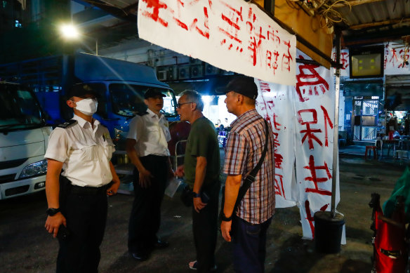 Hong Kong stall owner Tsang Kam Por confronts officials this week. 