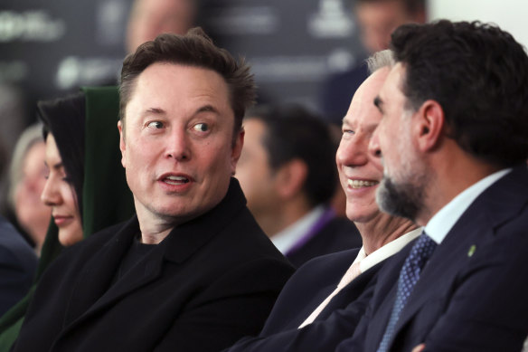 Elon Musk has demanded federal workers summarise what they accomplished last week in an email. Some are refusing.