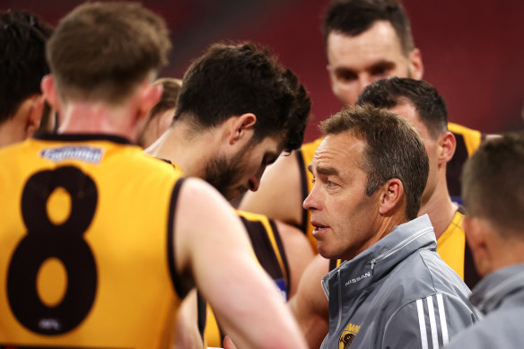 Alastair Clarkson talks to his players during the clash with Collingwood.