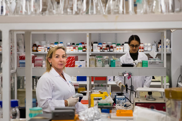 Sharon Ricardo (left) leads a team of researchers.