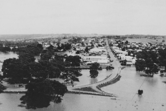 The flooded streets of Casterton in March 1946.