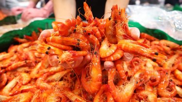 An animal activist group has started a petition calling on prawn farmers to stop cutting off the eyes of female prawns.