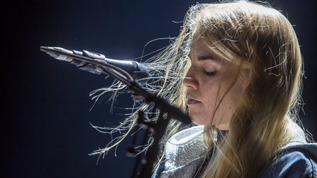  It's the soaring vocals of Hannah Reid that make a London Grammar performance so spectacular.