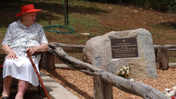 Lady Flo Bjelke-Petersen at the grave of her husband, Sir Joh, on the family property Bethany at Kingaroy in 2006.