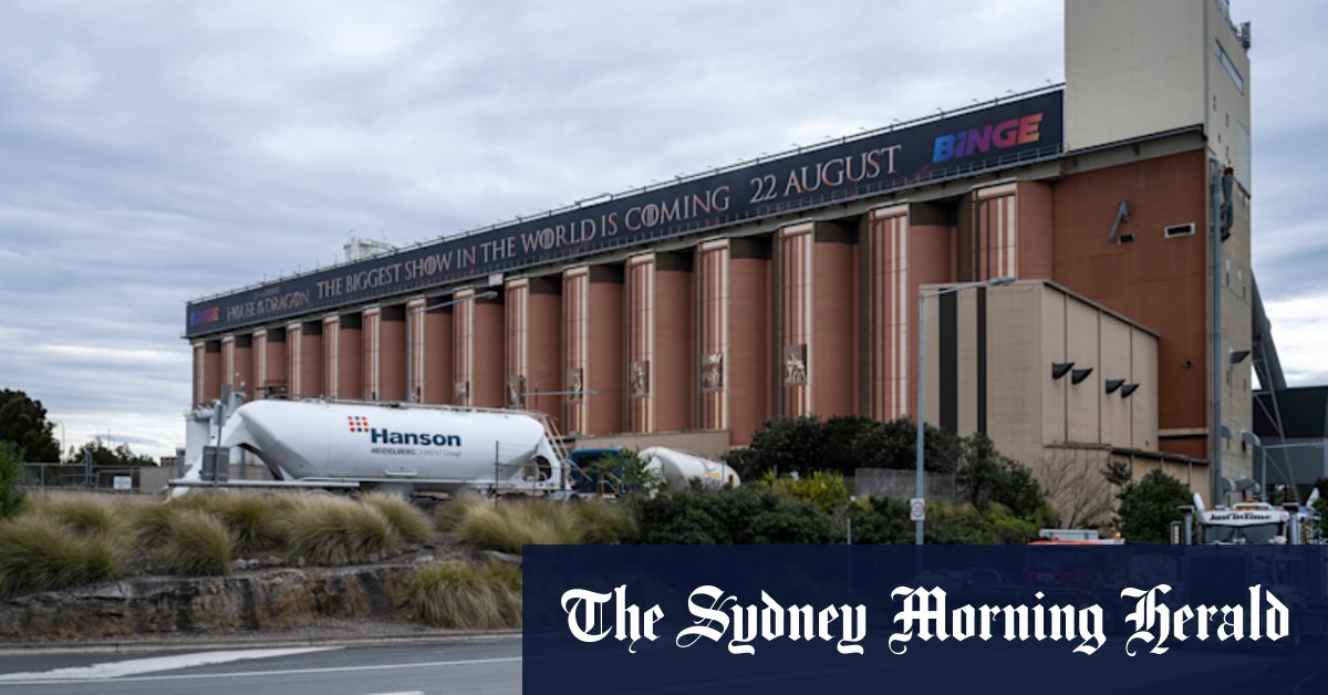 It may be a $380k cash cow. But is Sydney’s biggest billboard also an eyesore?