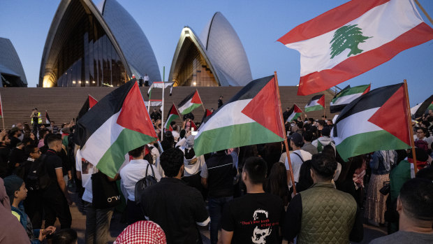 Police review finds no evidence ‘gas the Jews’ phrase chanted at Sydney Opera House protest