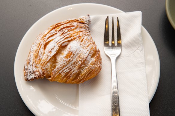 Pulcinella’s sfogliatella.