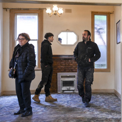 Builders and flippers fight for $965,000 Coburg knock-down