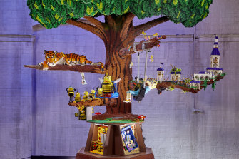 在樹上建造老虎，大衛和格斯面臨著創造力、設計、工程和重力。
