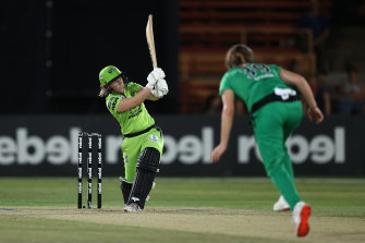 Tammy Beaumont z Thunderbatters podczas finału Big Bash Women's League 2020.