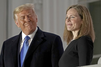 Presiden AS Donald Trump mempercepat penunjukan dan pengambilan sumpah Amy Coney Barrett sebagai Hakim Agung Mahkamah Agung AS pada tahun 2020.