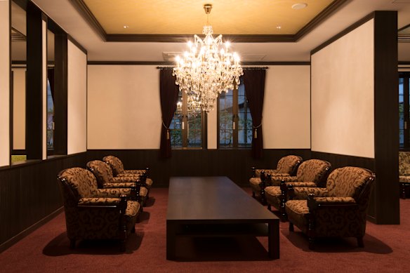 The gloriously retro lobby.