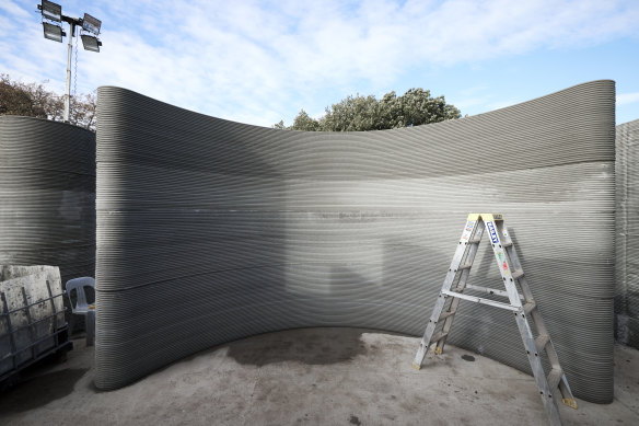 The 3D printer can create curved walls.