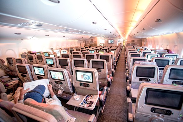 The cabin is in a 3-4-3 layout.