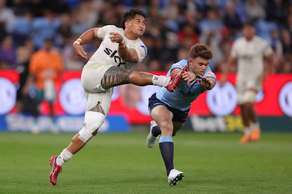 Melani Matavao from Moana Pacifica takes the shot.