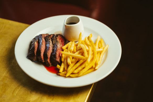 Steak frites with Bordelaise sauce at the Cricketers Arms.
