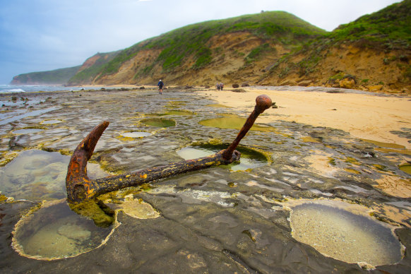 An anchor at Wreck Beach.